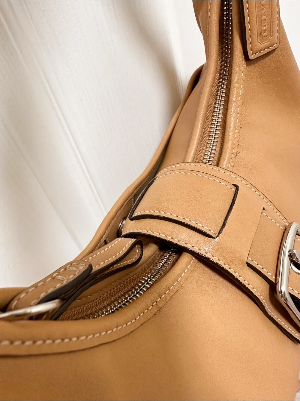 Coach Soho Buckle Hobo Shoulder Bag Milled Camel Leather Medium Y2K